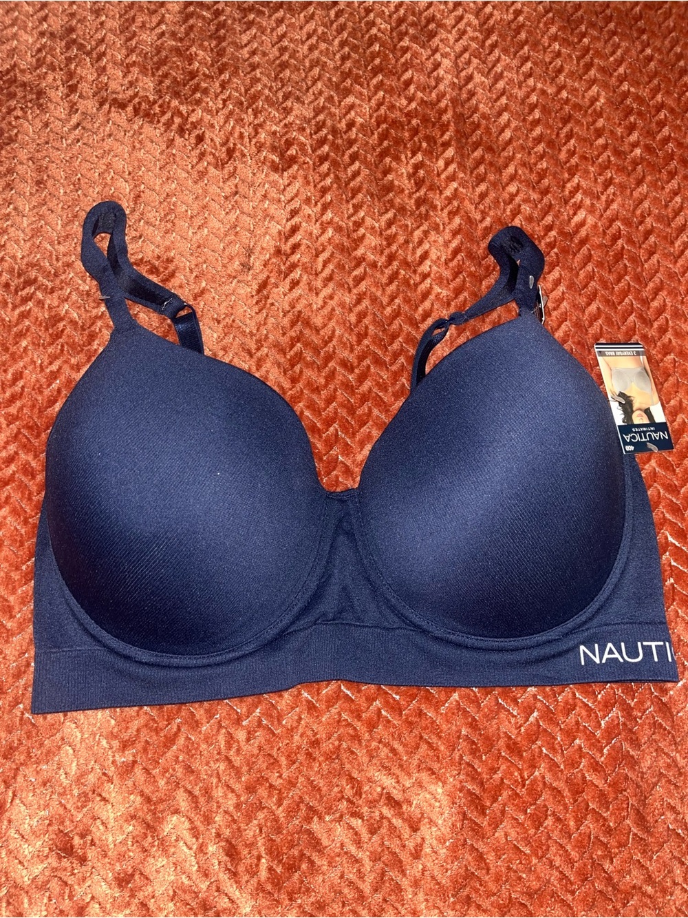 Nautica Navy Seamless Molded T-Shirt Bra. Size 40D